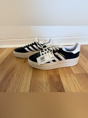 Adidas Gazelle Bold – Women’s 7 – New